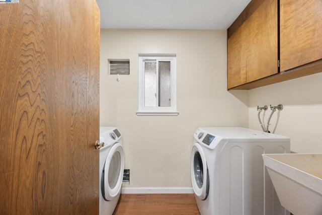 699 Fiesta Place, Hayward CA: https://media.crmls.org/mediaz/bb9a6825-4fd1-4b0a-941a-4ec892e79d83.jpg