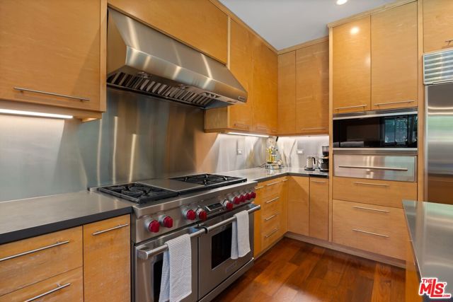 4255 Saint Clair Avenue, Studio City CA: https://media.crmls.org/mediaz/bb9b24ba-99d5-4e45-ba8b-1e6e49521503.jpg