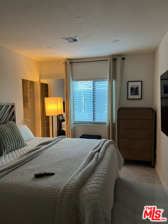 643 N Vista St, Los Angeles CA: https://media.crmls.org/mediaz/bb9ba64c-d50f-47bc-abae-ab6c08ed00dc.jpg