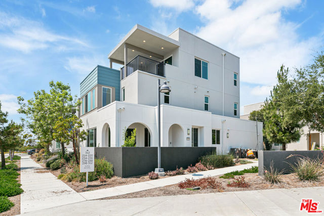 111 Benchmark, Irvine CA: https://media.crmls.org/mediaz/bb9bb170-6b78-47e9-8769-5474ce5997a3.jpg