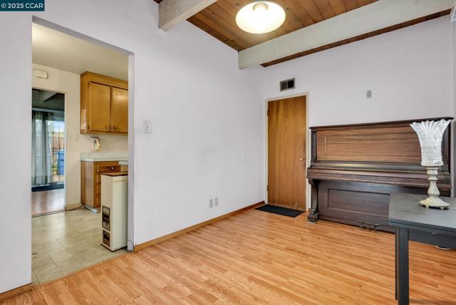 1246 Otis Dr, Alameda CA: https://media.crmls.org/mediaz/bb9be834-c4e3-46fe-825f-a33e3003be0a.jpg