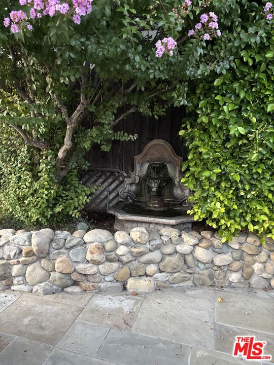 22491 Domingo Road, Woodland Hills CA: https://media.crmls.org/mediaz/bb9c7bb9-9cb6-4f92-b5a7-0382b856c00b.jpg