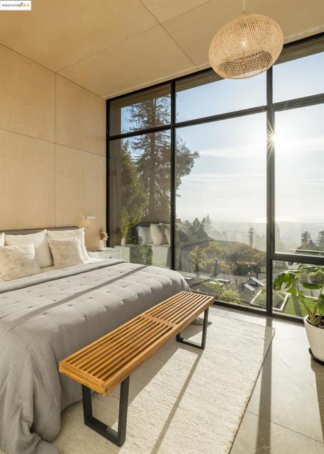 1136 Keith Ave, Berkeley CA: https://media.crmls.org/mediaz/bb9c9ef9-8b02-49c0-a951-ada15032abdf.jpg