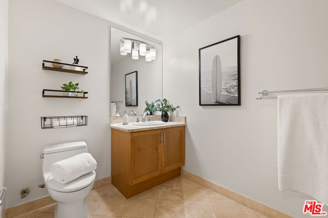 8238 W Manchester Avenue, Playa del Rey CA: https://media.crmls.org/mediaz/bb9cae13-6cd1-473f-ba8b-573018a97853.jpg