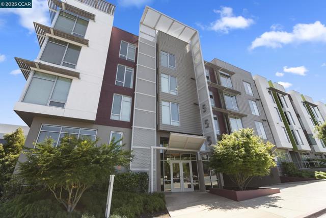 555 Ygnacio Valley Rd, Walnut Creek CA: https://media.crmls.org/mediaz/bb9de054-1965-4333-bd6e-0f318af9674f.jpg