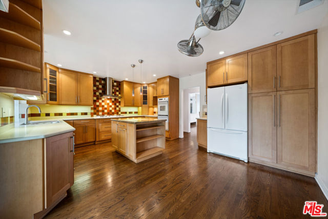 15901 High Knoll Road, Encino CA: https://media.crmls.org/mediaz/bb9ea375-e034-4169-b237-cd4b5dbd738b.jpg