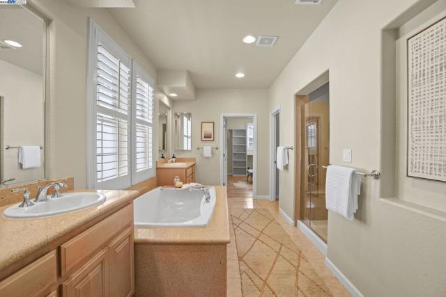 250 Jack London Ave, Alameda, California 94501, 4 Bedrooms Bedrooms, ,3 BathroomsBathrooms,Single Family Residence,For Sale,Jack London Ave,41111270