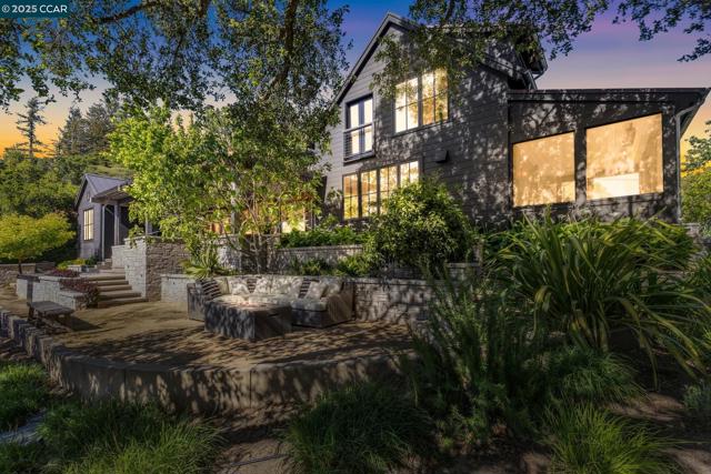 25 La Campana, Orinda CA: https://media.crmls.org/mediaz/bb9faef0-98a7-45f2-a533-91735343ea79.jpg