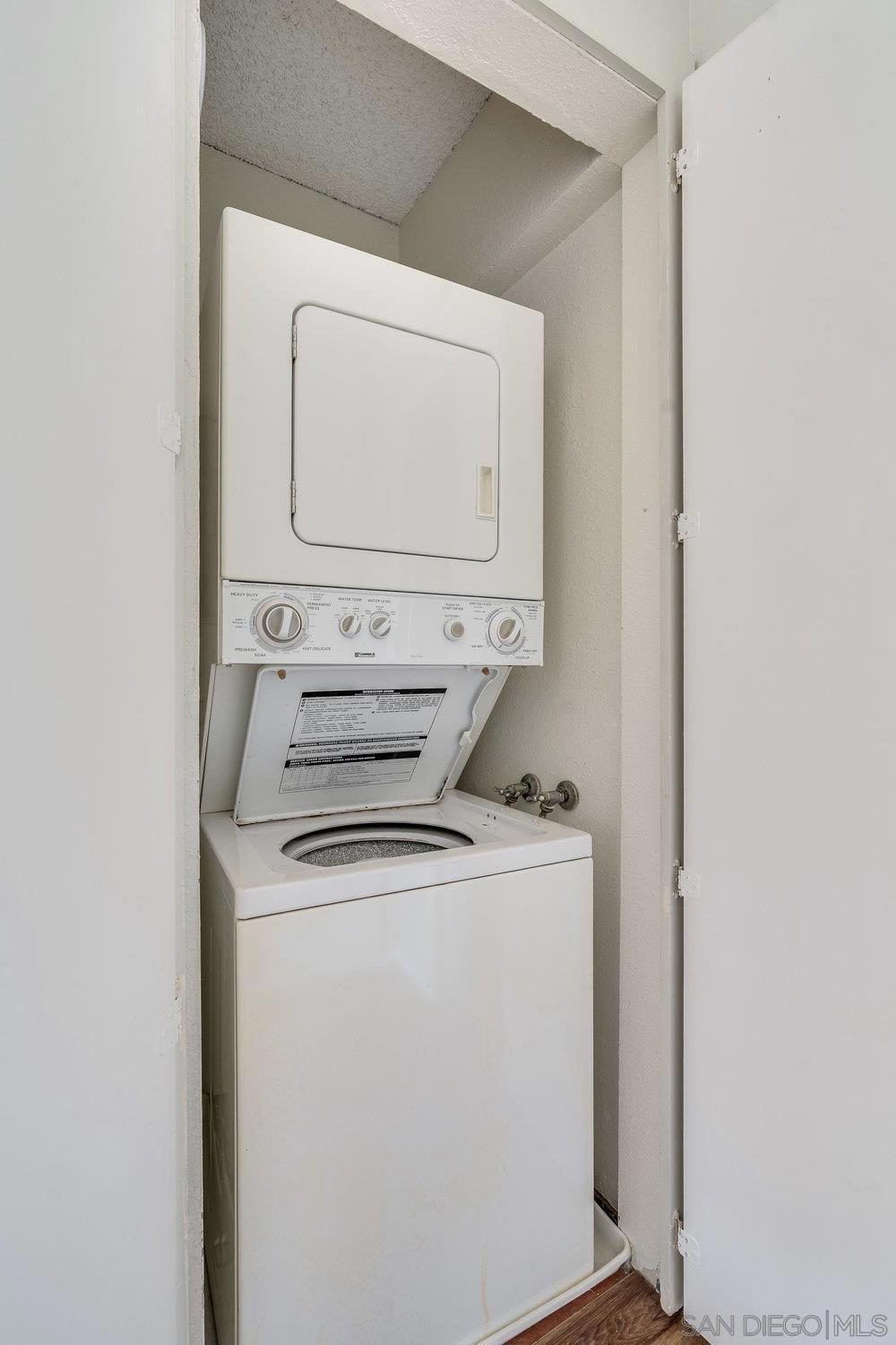https://media.crmls.org/mediaz/bb9fd2e7-77e1-4249-add8-8924b5dd1eef.jpg?preset=X-Large