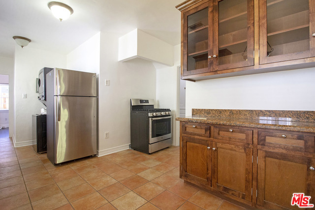 3403 Glenhurst Avenue, Los Angeles CA: https://media.crmls.org/mediaz/bba007ce-b00c-42a2-b4e0-b61de91a4214.jpg