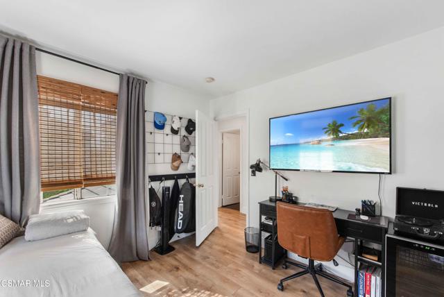 2658 Morning Grove Way, Thousand Oaks CA: https://media.crmls.org/mediaz/bba030ab-bb3c-4145-a229-7e35e7890cd2.jpg
