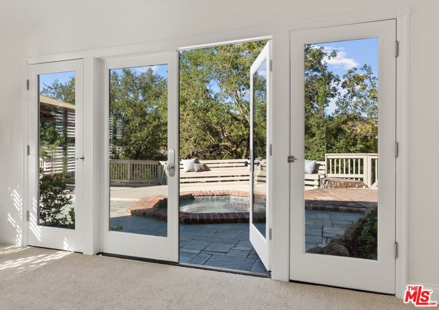 2596 Wallingford Drive, Beverly Hills CA: https://media.crmls.org/mediaz/bba0a697-3c22-4726-bf34-770bb50140da.jpg