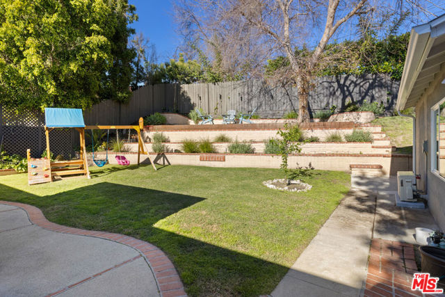 11855 Tiara Street, Valley Village CA: https://media.crmls.org/mediaz/bba0e101-e0a8-4618-bae3-6e9b58dd0274.jpg