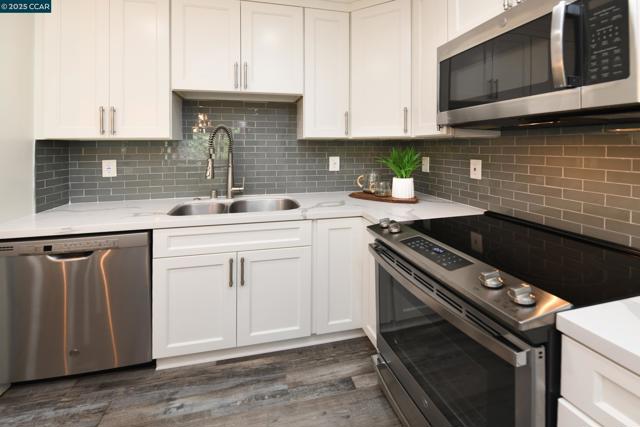 1345 Singingwood Ct, Walnut Creek CA: https://media.crmls.org/mediaz/bba0e74a-30ba-4d8a-aacf-c02278b92d84.jpg