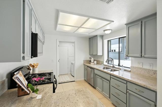 9345 Ivydale Circle, Elk Grove CA: https://media.crmls.org/mediaz/bba2215e-3781-492e-b63d-64d5997c0b01.jpg
