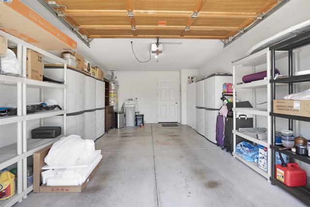 16935 Sugar Pine Dr, Morgan Hill CA: https://media.crmls.org/mediaz/bba231d6-37e7-42d2-befd-8178402a8818.jpg