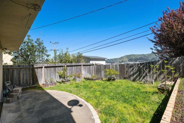 139 Santa Paula Drive, Daly City CA: https://media.crmls.org/mediaz/bba2399e-60b0-4237-9476-b528a37ffe98.jpg