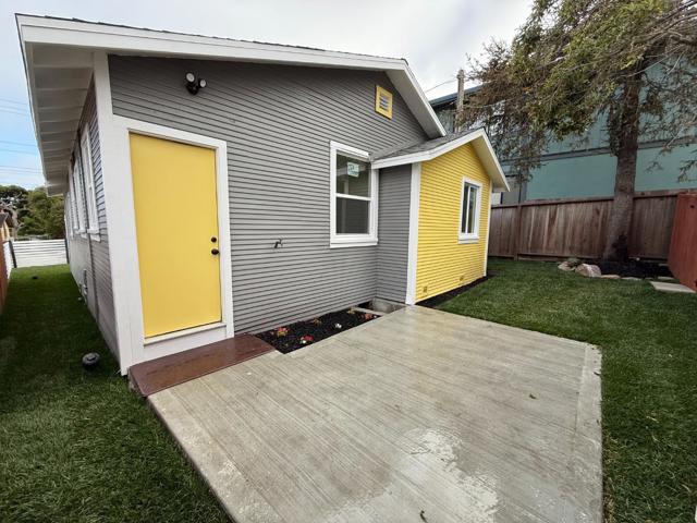 684 David Avenue, Monterey CA: https://media.crmls.org/mediaz/bba25e58-a425-44ef-b1a6-b9d707e79a91.jpg