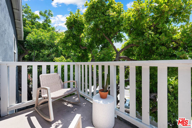 1205 Appleton Way, Venice CA: https://media.crmls.org/mediaz/bba26180-7f55-463a-afaa-0b325673635c.jpg