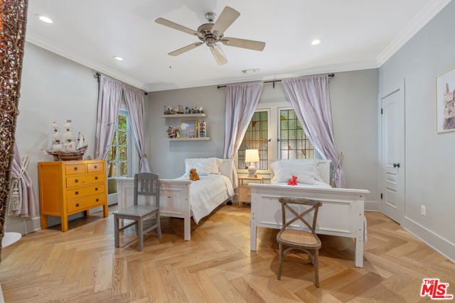 809 S Muirfield Road, Los Angeles CA: https://media.crmls.org/mediaz/bba2c56e-1e19-4ff1-a28a-acac56d75789.jpg