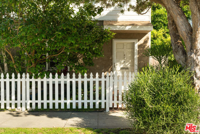420 Pacific Street, Santa Monica CA: https://media.crmls.org/mediaz/bba33635-156e-4c5c-90f7-8a826e3da426.jpg