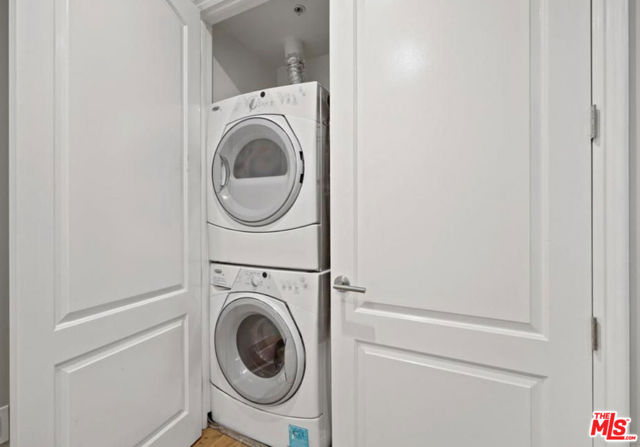 1283 Havenhurst Drive, West Hollywood CA: https://media.crmls.org/mediaz/bba33679-1bd3-446f-b77d-7491b503519f.jpg