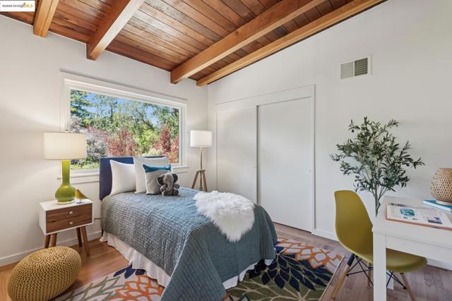 39 Norwood Ave, Kensington CA: https://media.crmls.org/mediaz/bba3f3bf-8662-4139-861e-d6ec9576b414.jpg