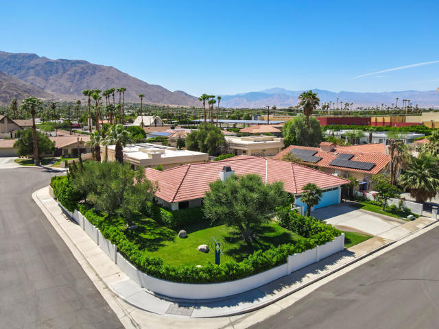 1399 N ViA Donna, Palm Springs CA: https://media.crmls.org/mediaz/bba4d356-547d-42aa-85a0-8f7fd52813cc.jpg