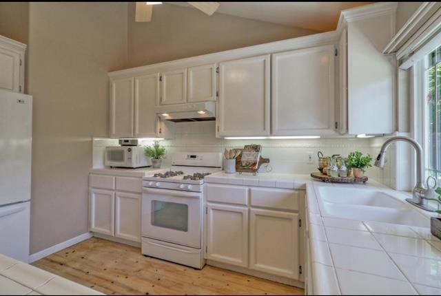 18240 Ransen Court, Morgan Hill CA: https://media.crmls.org/mediaz/bba51f02-d4a0-45f0-b48c-2c677689d54c.jpg