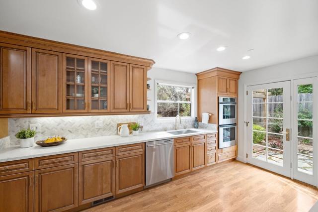 1050 Connecticut Drive, Redwood City CA: https://media.crmls.org/mediaz/bba5b27a-ccdc-4bed-8cd3-4cdd08521856.jpg