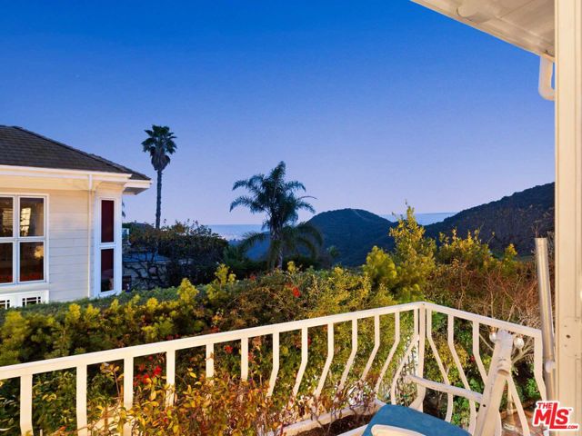 2113 Stoney Hill Road, Los Angeles CA: https://media.crmls.org/mediaz/bba6fc15-a676-4833-9eb6-5308d9614c09.jpg