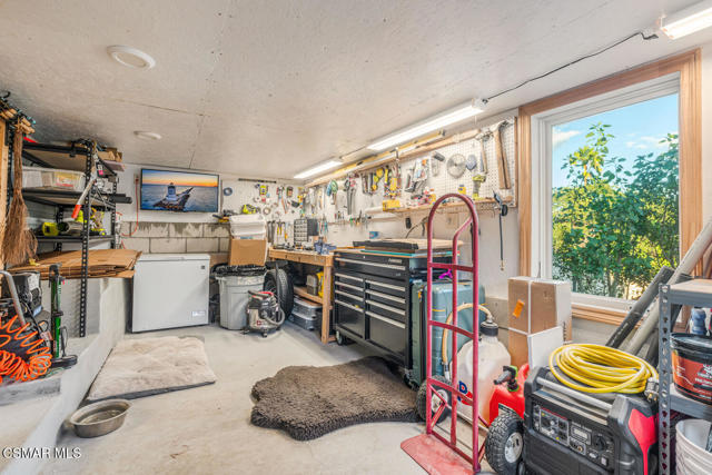 1088 Alta Vista Road, Simi Valley CA: https://media.crmls.org/mediaz/bba748e4-8fc5-42d6-a932-782babdee592.jpg