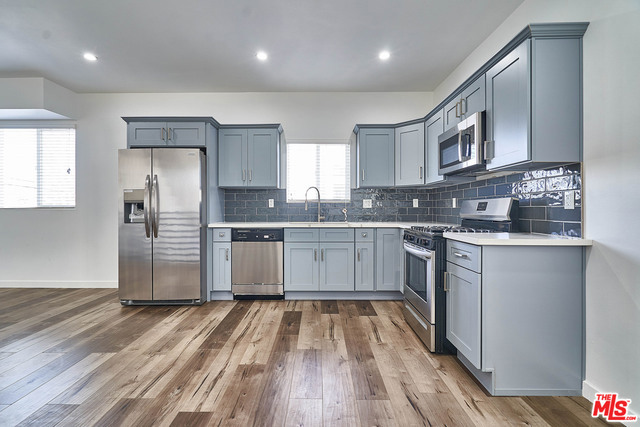 1129 S Harvard Boulevard, Los Angeles CA: https://media.crmls.org/mediaz/bba7923d-40af-4c41-8163-6192b187ba8e.jpg