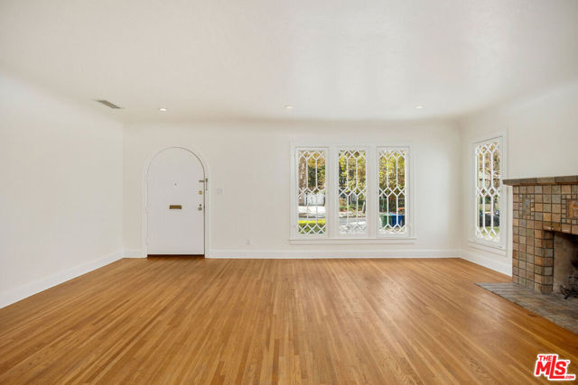 614 S Orange Drive, Los Angeles CA: https://media.crmls.org/mediaz/bba7a997-c081-4efa-9889-105f4fa0ea5a.jpg