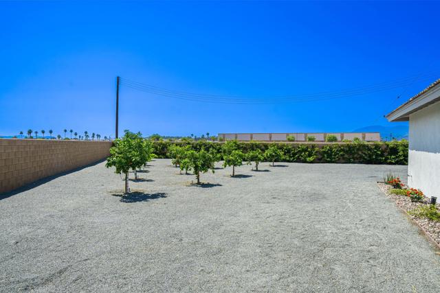 79869 Hummingbird Lane, La Quinta CA: https://media.crmls.org/mediaz/bba7abd5-3aad-488b-8f7d-e0dc1a5c4e8c.jpg