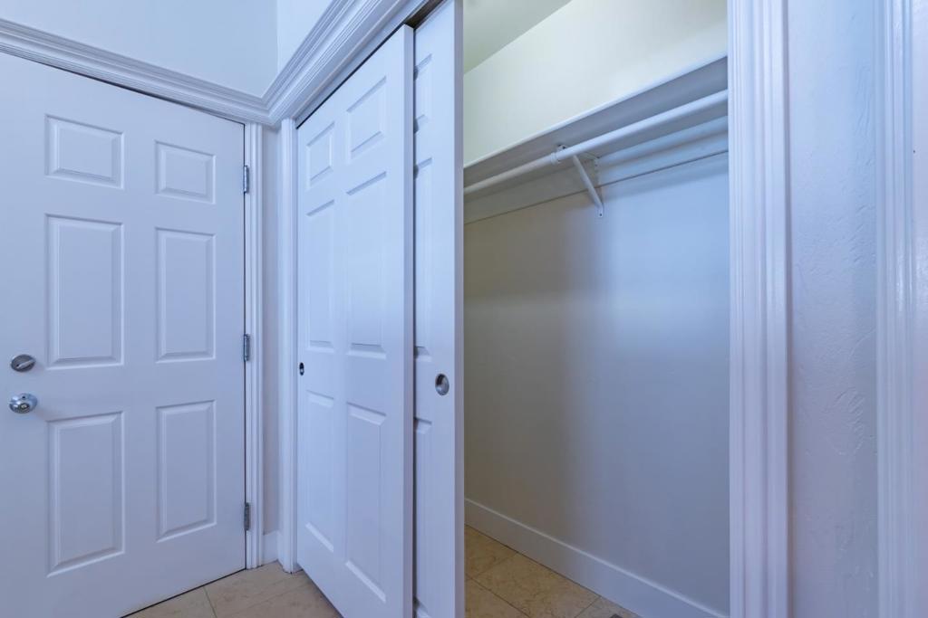 https://media.crmls.org/mediaz/bba85555-469b-475b-bc06-47e31b3c5587.jpg?preset=X-Large