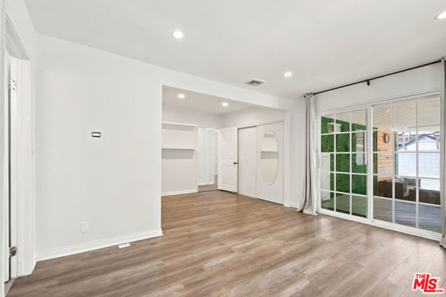 7048 Zelzah Avenue photo 17