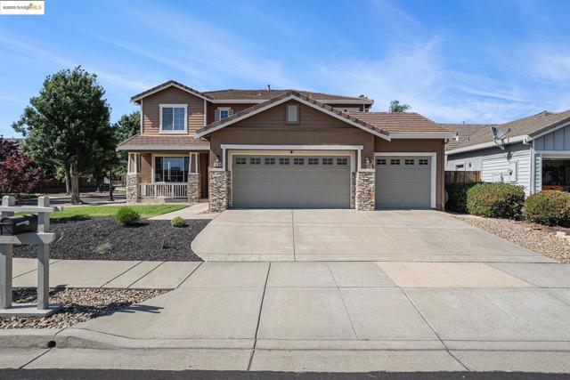 1139 Jordan Ct, Brentwood CA: https://media.crmls.org/mediaz/bba995c6-865f-4883-8b60-33f7a45cbab2.jpg