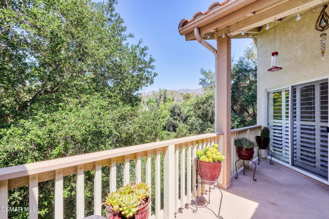 675 Oak Run Trail, Oak Park CA: https://media.crmls.org/mediaz/bbaa3302-afd9-466e-bc02-bb455756318b.jpg