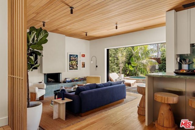 712 Nowita Place photo 21
