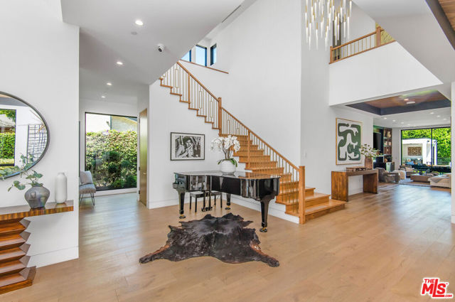 4544 Woodley Avenue, Encino CA: https://media.crmls.org/mediaz/bbaa8f4d-a520-4ad1-bb74-0ae9da7c7850.jpg