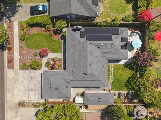 843 S Genevieve Lane, San Jose CA: https://media.crmls.org/mediaz/bbaaae72-9842-4745-b85c-985d43add638.jpg
