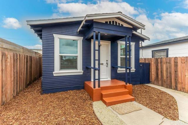 Detail Gallery Image 2 of 23 For 3645 Marlborough Ave, San Diego,  CA 92105 - 3 Beds | 3 Baths