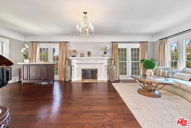 136 Fremont Place, Los Angeles CA: https://media.crmls.org/mediaz/bbab4d85-1c0c-47b1-b19e-b13eebfae942.jpg