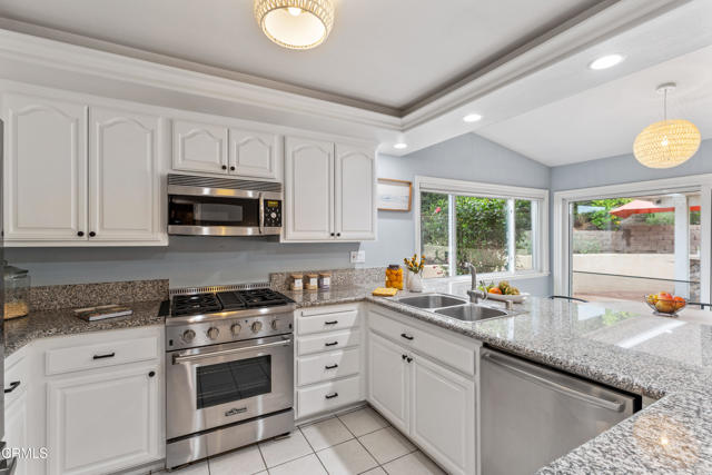 7017 Sonora Court, Ventura CA: https://media.crmls.org/mediaz/bbab9eb7-ef85-419a-b768-2bb6655fe6e9.jpg