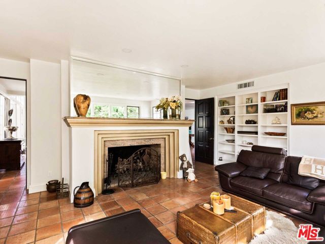 2113 Stoney Hill Road, Los Angeles CA: https://media.crmls.org/mediaz/bbabf919-b25e-4656-a25a-9016b291b3ce.jpg