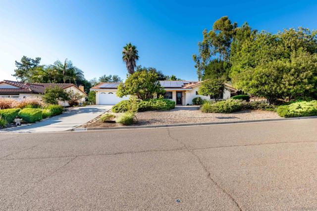 10506 Moon View Way, Escondido CA: https://media.crmls.org/mediaz/bbac1c77-2d3e-43e6-b01b-43d84a330545.jpg