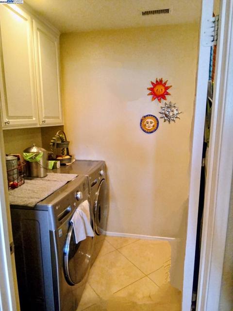 24350 Lorenzo Ln,  CA: https://media.crmls.org/mediaz/bbac40a8-4f38-4787-9e3d-b40f0603aefb.jpg