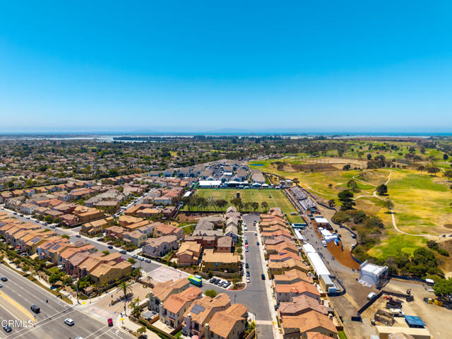 1521 Thorpe Trail, Oxnard CA: https://media.crmls.org/mediaz/bbac8667-7da4-4d82-b8bd-6902a41198ee.jpg