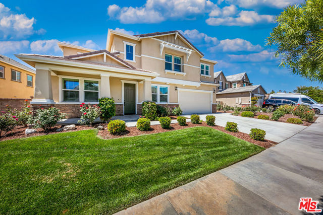 22379 Driftwood Court, Santa Clarita CA: https://media.crmls.org/mediaz/bbac88ca-a5d4-4286-a046-47b629b84bb3.jpg